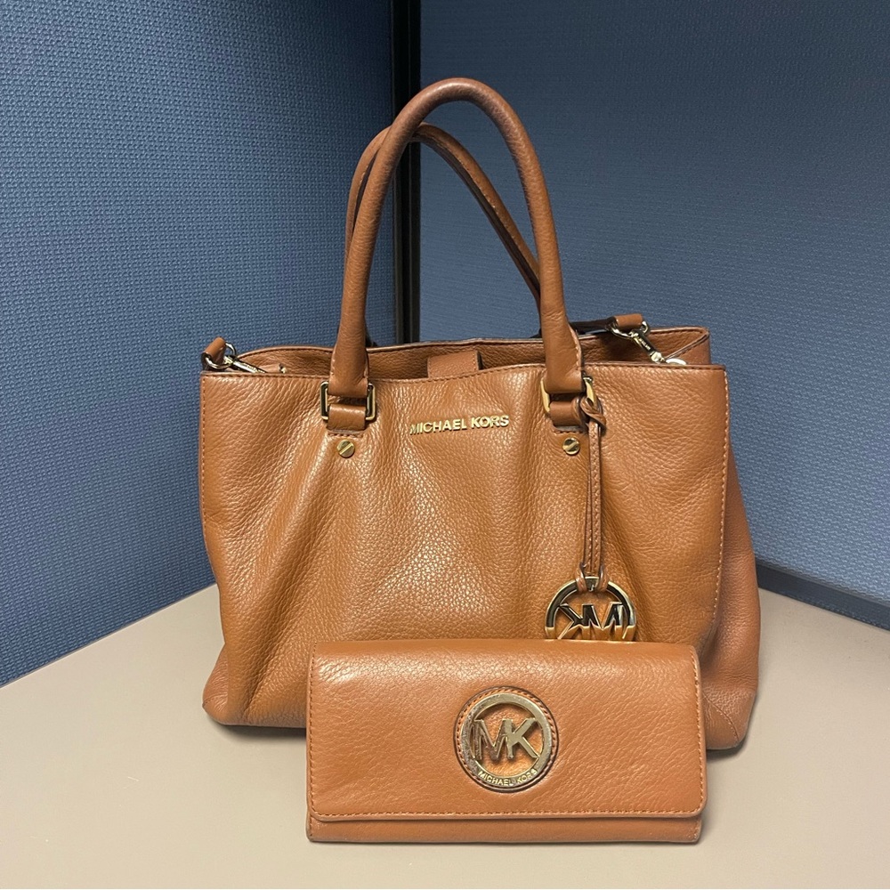 Michael Kors Two-Way Hand Tote and Shoulder Bag